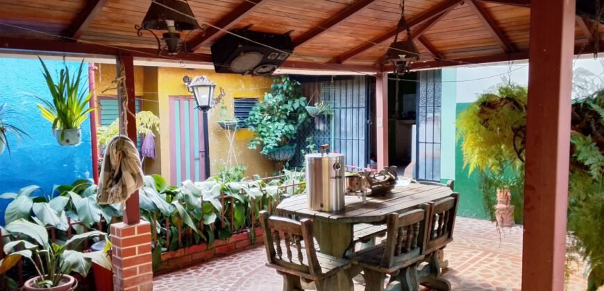 Vende casa quinta, Doble proposito: Residencial-Comercial, en Barrio Obrero, San Cristóbal, Estado Táchira, Venezuela.